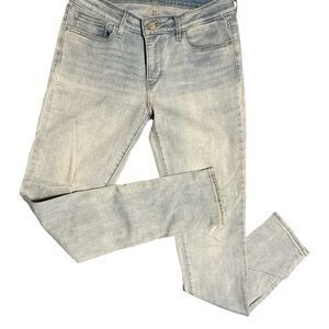 Levi's Women's Light Wash Skinny Jeans
